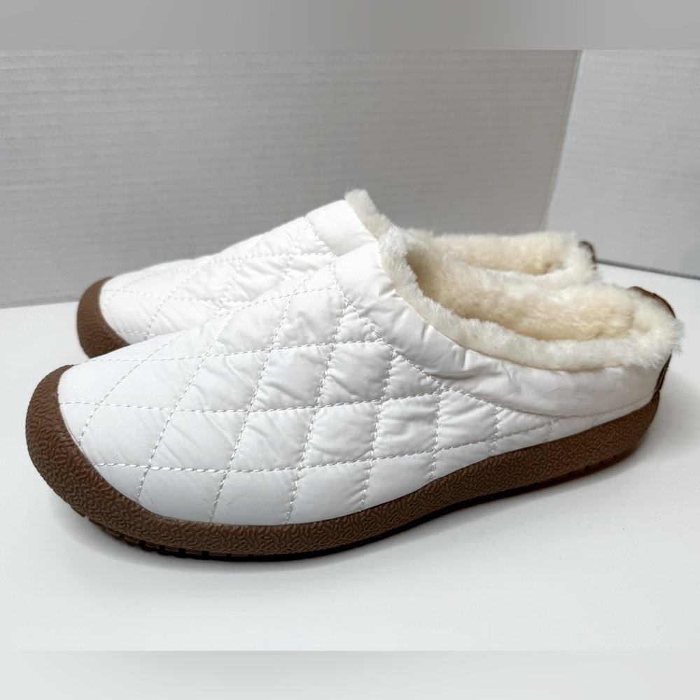 Lamo Mckenzie Women's Indoor/Outdoor Slippers in White Faux Fur Lining Cozy NWOT